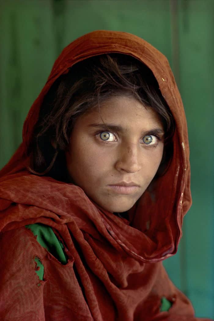 یکی از معروف‌ترین عکس‌های پرتره در دنیا، دختری با چشمان زمردی